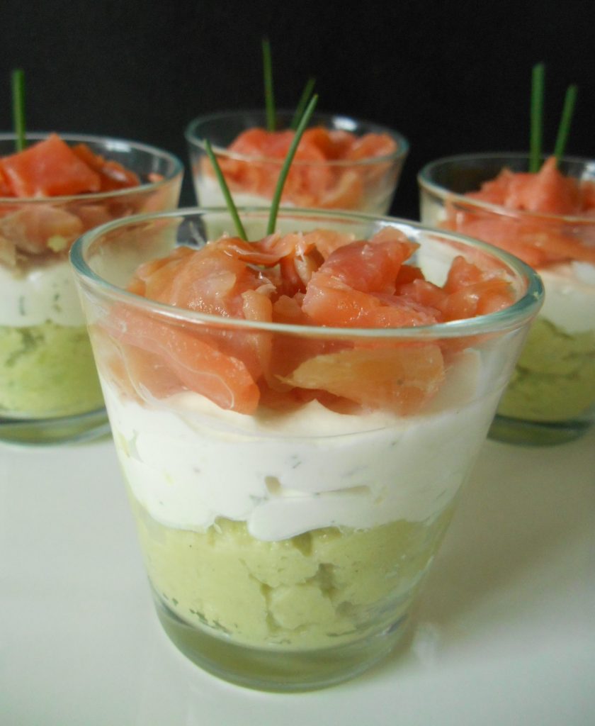 ✨🥑 𝐕𝐄𝐑𝐑𝐈𝐍𝐄𝐒 𝐀𝐕𝐎𝐂𝐀𝐓 & 𝐒𝐀𝐔𝐌𝐎𝐍 𝐅𝐔𝐌𝐄✨🥑
👩‍🍳 𝖵𝗈𝗂𝖼𝗂 une 𝗂𝖽é𝖾 𝖽𝖾 𝗏𝖾𝗋𝗋𝗂𝗇𝖾 𝖿𝖺𝖼𝗂𝗅𝖾 𝖾𝗍 𝗋𝖺𝗉𝗂𝖽𝖾 𝗉𝗈𝗎𝗋 𝗅'𝖺𝗉é𝗋𝗂𝗍𝗂𝖿 à 𝖻𝖺𝗌𝖾 𝖽'𝖺𝗏𝗈𝖼𝖺𝗍...🥑
👨‍🍳 Une verrine festive simple et raffinée...
📖 Par ici la recette:
👉 http://auxmilledelices.com/verrines-avocat-saumon-fume/
✨Bonne dégustation✨
@lacuilleauxmilledelices

# #food #sogood #instafood #lacuillereauxmilledelices #recettes #yummyfood #recettefacile #foodblogger #faitmaison #recettenoel #avocat #verrines #verrinesalée #verrinessalées #saumonfume #saumon