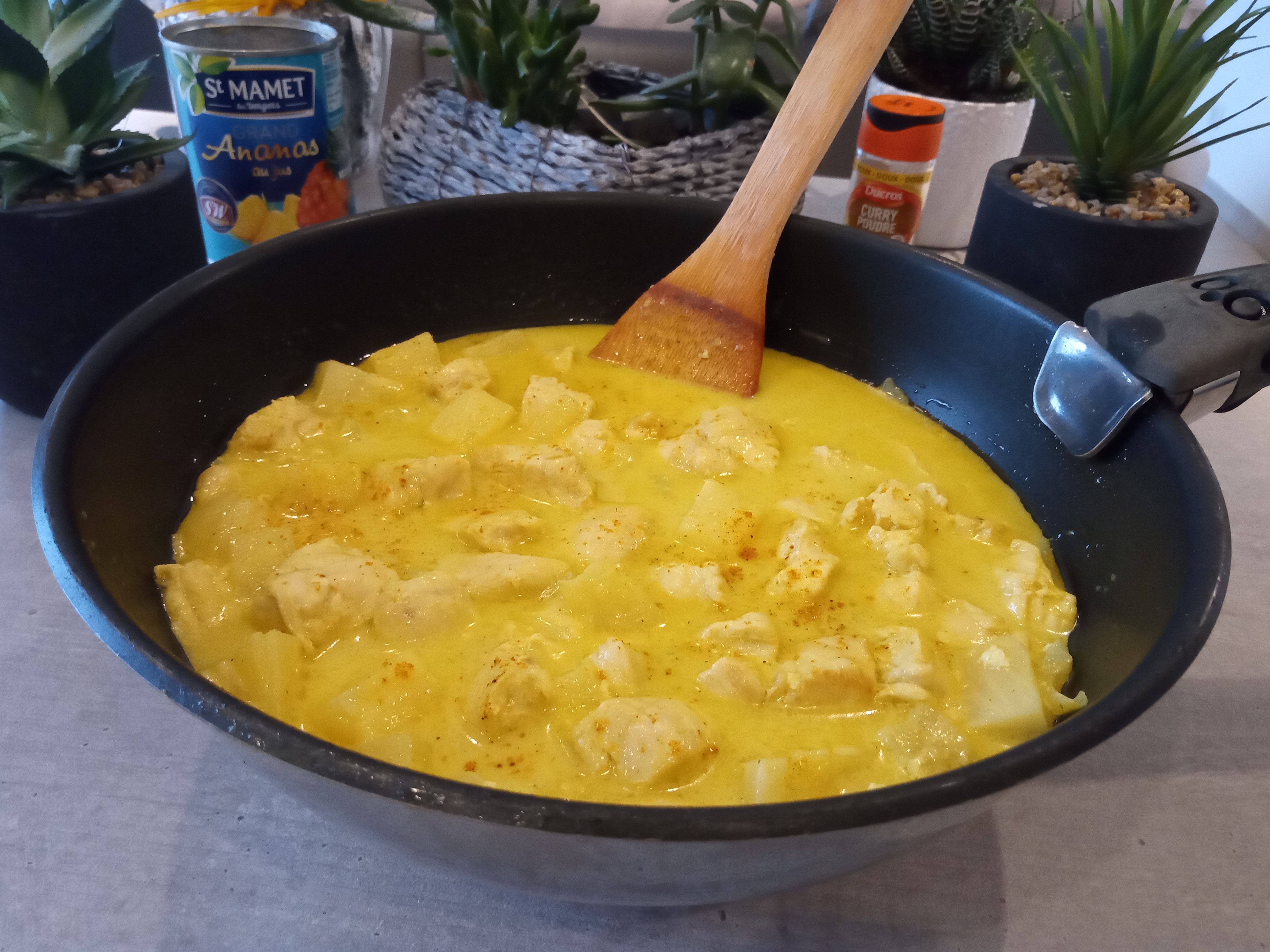 POULET COCO, CURRY & ANANAS